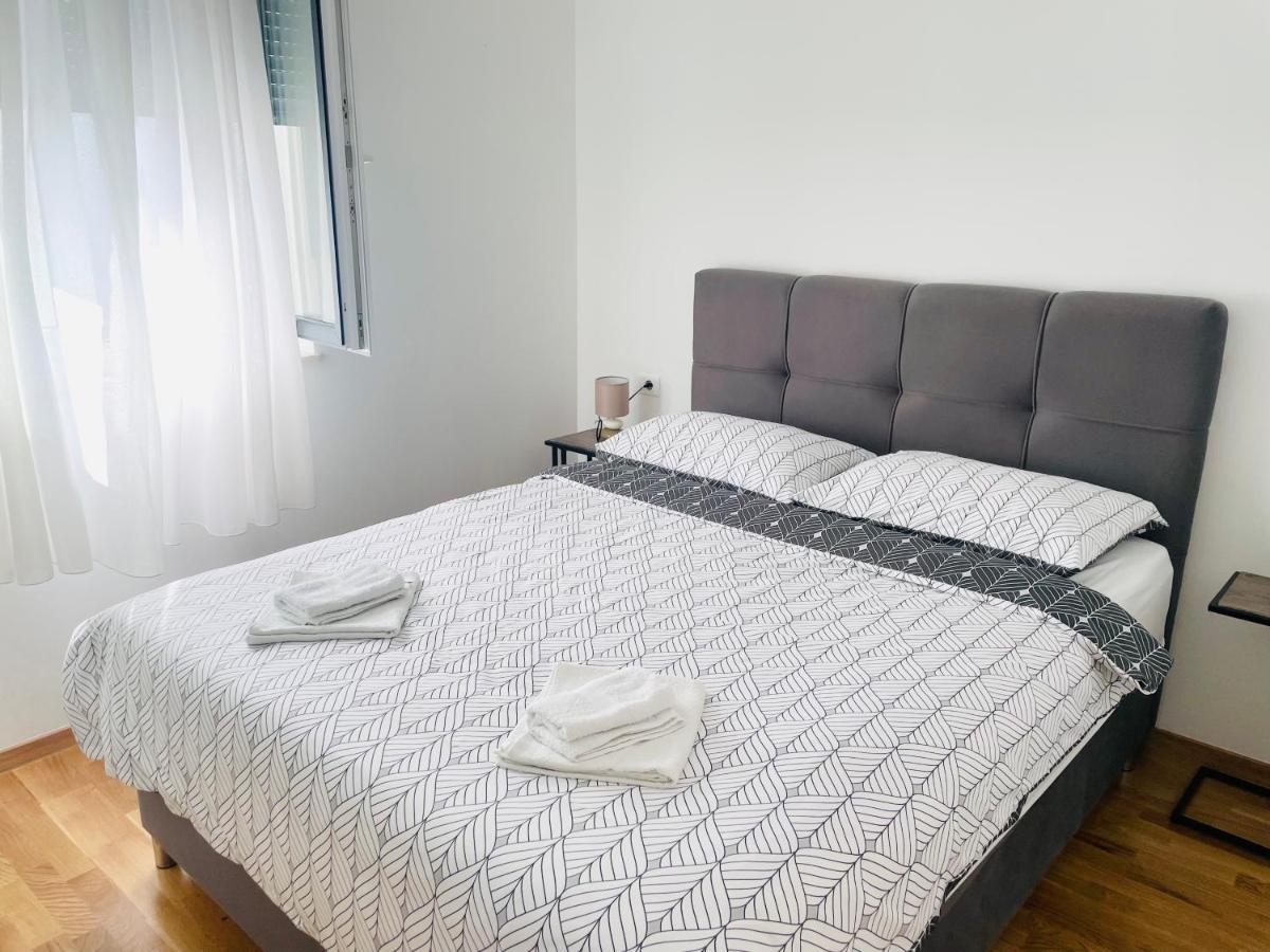 Apartment Diana Zara Parking Free Kültér fotó